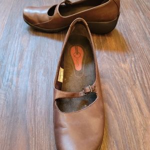 Women's Merrell Brown leather Mary janes size 10